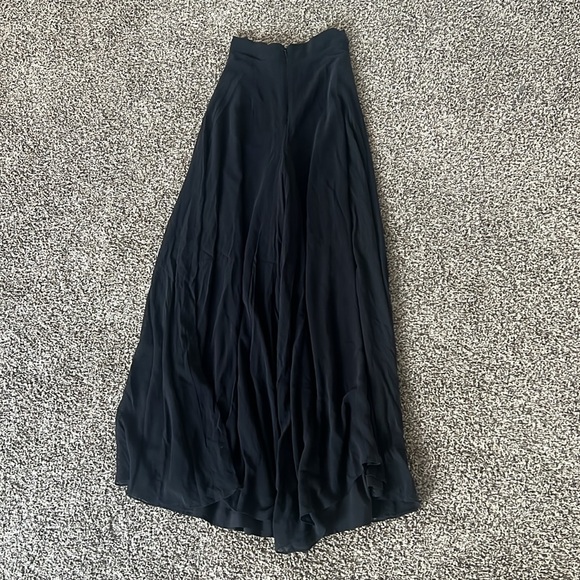 size 0 longer than usual in good condition, but the size tag is hanging. - Picture 2 of 4